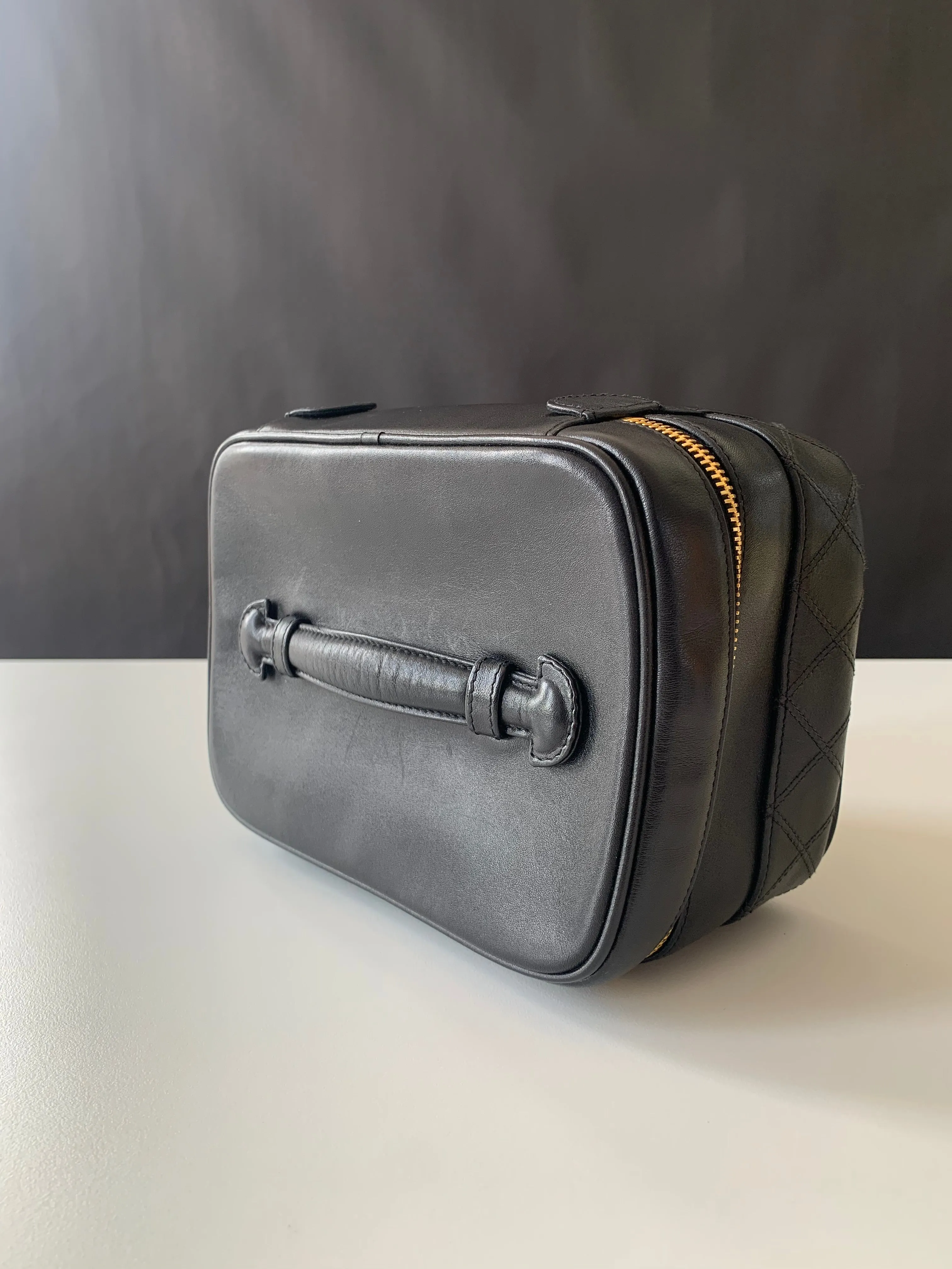 <b> CHANEL</b> <br>Vanity Cosmetic Case