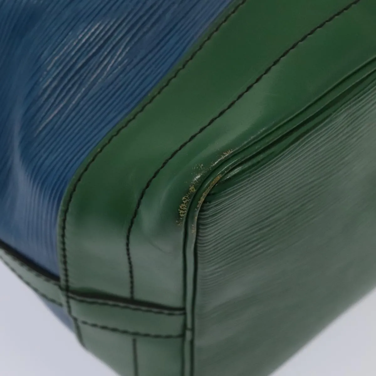 Trendy Inspired Louis Vuitton Epi Noe Shoulder Bag Bicolor Color Green Blue M44044 Lv Auth 88338